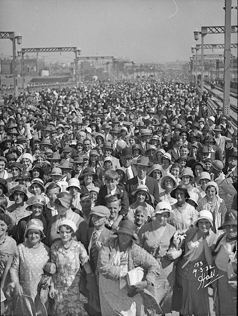 A bridge opening crowd